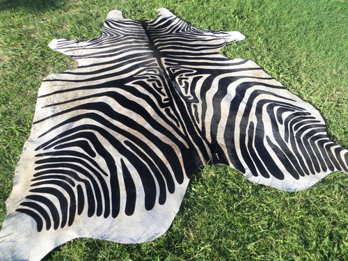 Huuuuuuge zebra print - huuuuuuge,